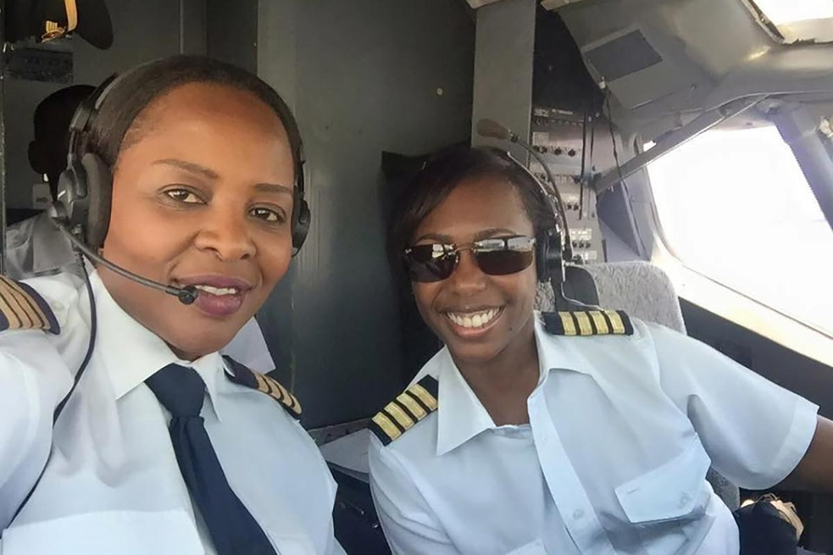 Эфиопские авиалинии. Black female Pilot. Топала Эфиопия пилот. Kenya Airways Pilots. Фото инженеров из Зимбабве в самолете.